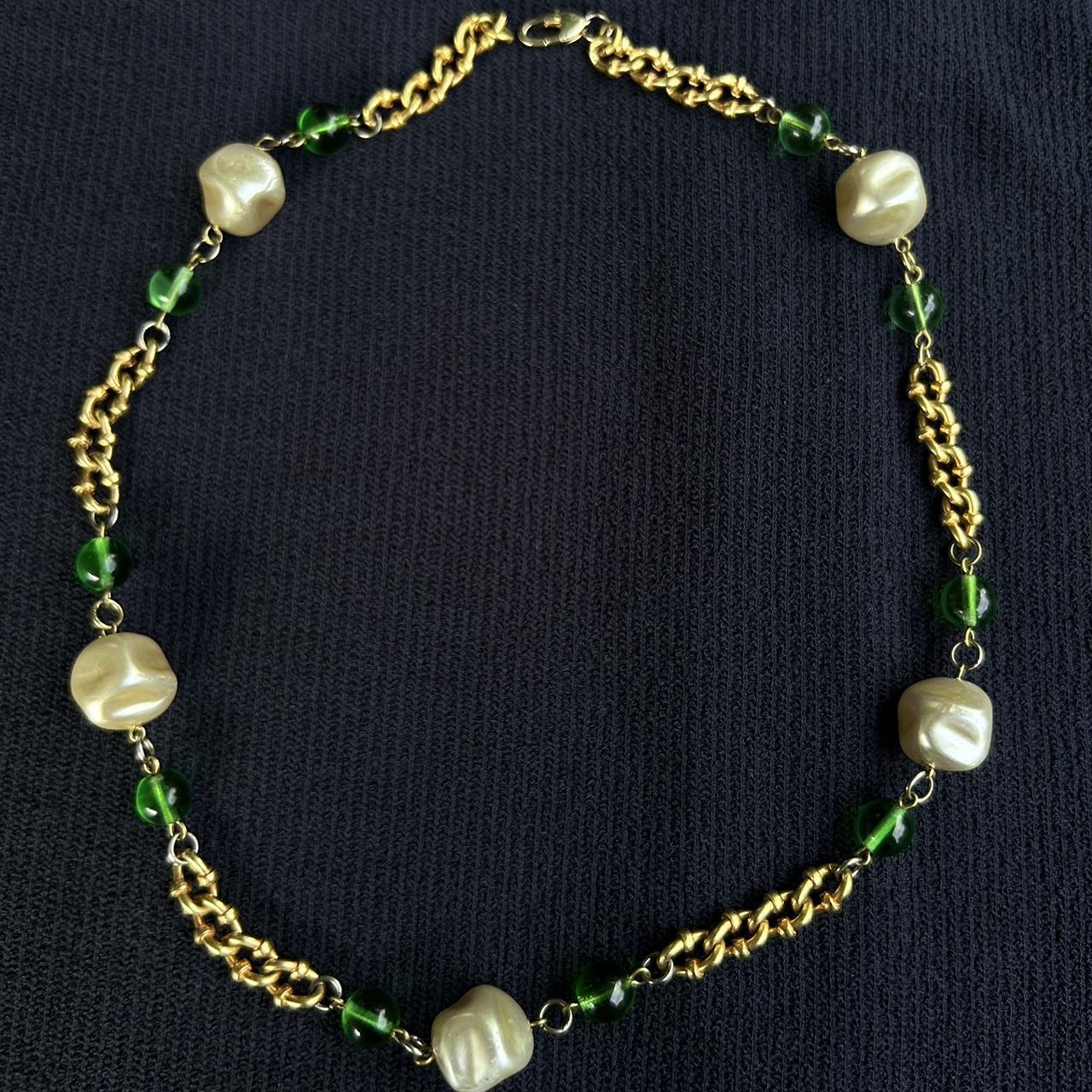 Pearly gold necklace