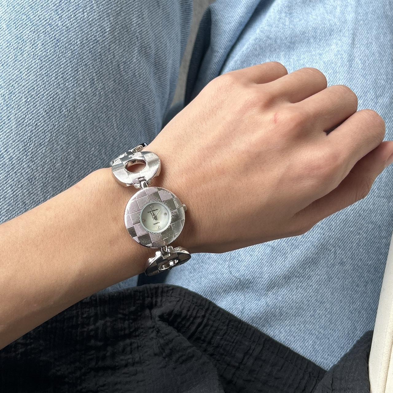 Circle silver watch