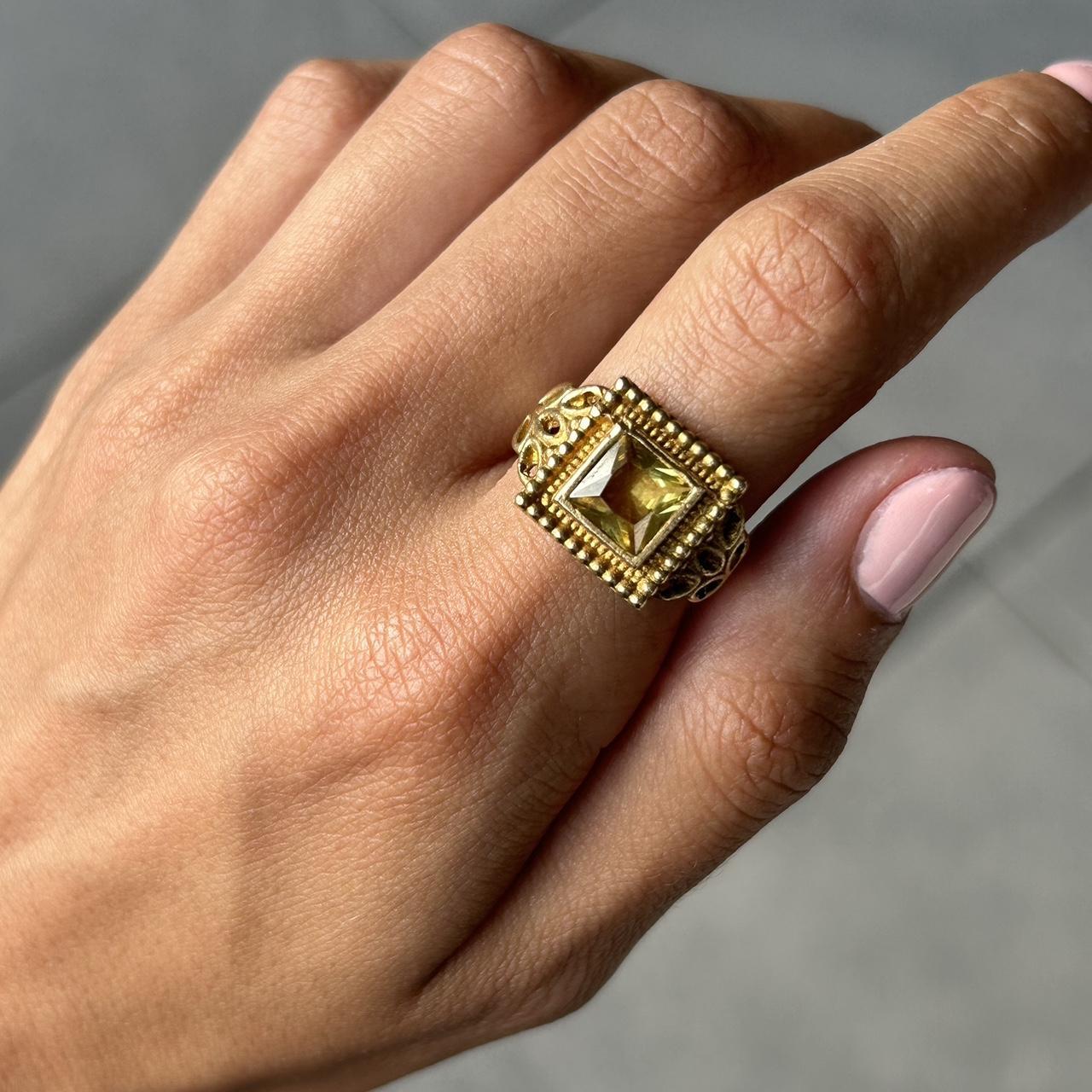 Yellow quartz stone ring